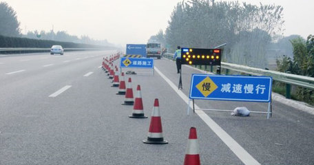 道路施工标志牌制作三大特点--湘旭