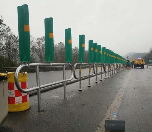 湖南波形梁钢护栏乡村防撞护栏乡村公路护栏板镀锌护栏板 -.